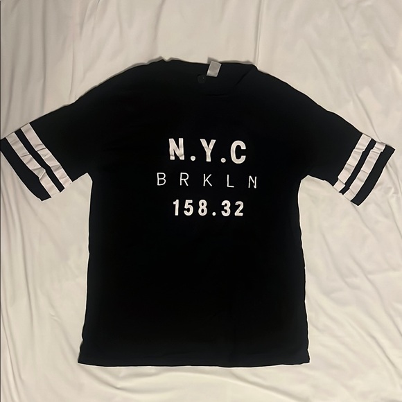 H&M Black and White Short Sleeve Tee - Picture 1 of 1